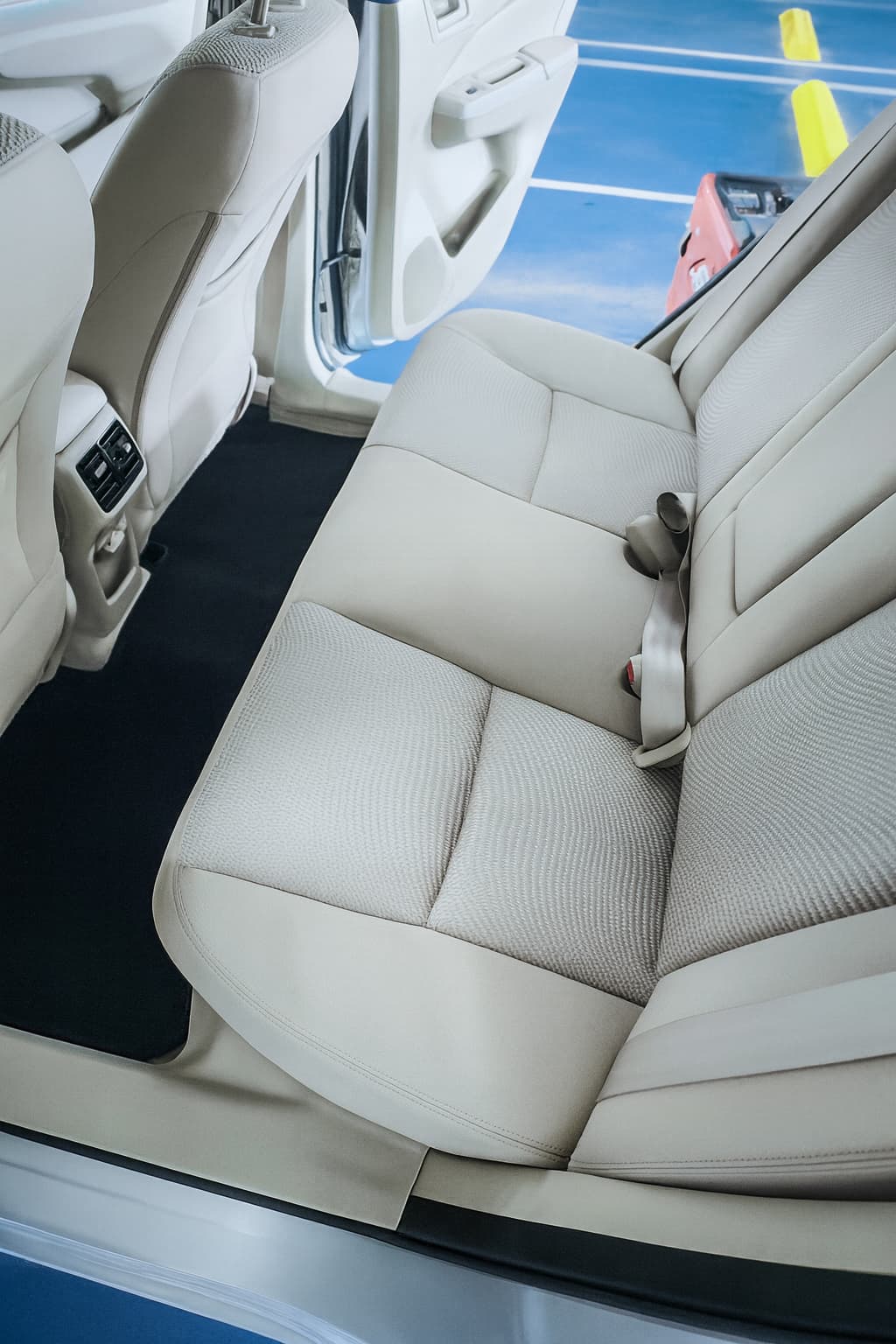Car upholstery cleaning - fabric seat shampooing